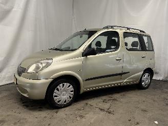 Toyota Yaris Yaris Verso (P2) MPV 1.3 16V (2NZFE) [63kW]  (08-1999/10-2002) picture 3