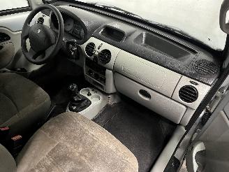 Renault Kangoo Kangoo (KC) MPV 1.6 16V (K4M-752) [70kW]  (06-2001/01-2008) picture 8
