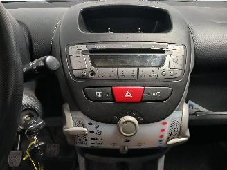 Peugeot 107 107 Hatchback 1.0 12V (384F(1KR)) [50kW]  (06-2005/05-2014) picture 14