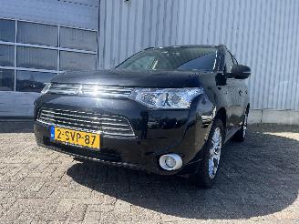skadebil auto Mitsubishi Outlander Outlander (GF/GG) SUV 2.0 16V PHEV 4x4 (S61) [147kW]  (01-2014/12-2021=
) 2013/12