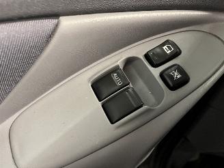 Nissan Almera Almera Tino (V10M) MPV 1.8 16V (QG18DE) [85kW]  (12-2002/02-2006) picture 12