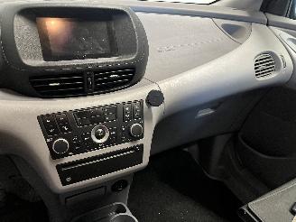 Nissan Almera Almera Tino (V10M) MPV 1.8 16V (QG18DE) [85kW]  (12-2002/02-2006) picture 15