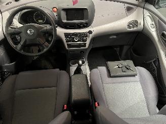 Nissan Almera Almera Tino (V10M) MPV 1.8 16V (QG18DE) [85kW]  (12-2002/02-2006) picture 10