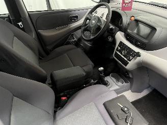 Nissan Almera Almera Tino (V10M) MPV 1.8 16V (QG18DE) [85kW]  (12-2002/02-2006) picture 8