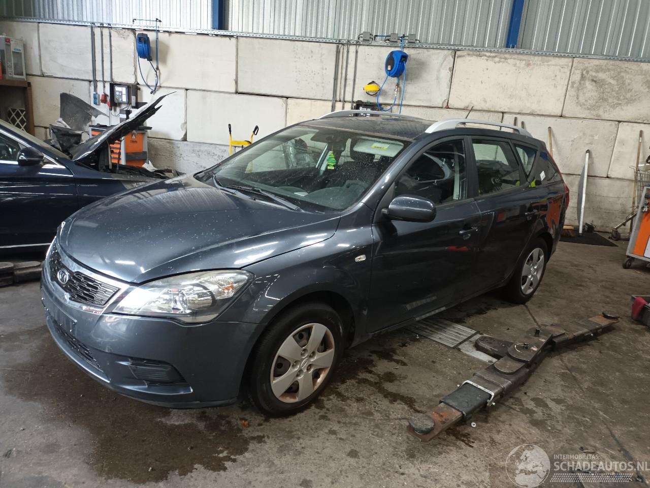 Kia Cee d Cee'd Sporty Wagon (EDF) Combi 1.4 16V (G4FAI) [80kW]  (09-2009/12-201=
2)