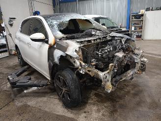 Peugeot 308 308 (L3/L8/LB/LH/LP) Hatchback 5-drs 1.2 12V e-THP PureTech 130 (EB2DT=
S(HNY)) [96kW]  (11-2013/06-2021) picture 2