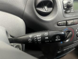 Toyota Yaris Yaris (P1) Hatchback 1.0 16V VVT-i (1SZFE) [50kW]  (04-1999/09-2005) picture 14