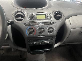 Toyota Yaris Yaris (P1) Hatchback 1.0 16V VVT-i (1SZFE) [50kW]  (04-1999/09-2005) picture 16