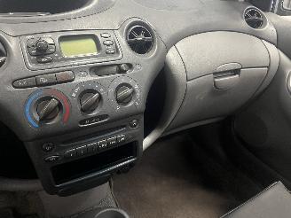 Toyota Yaris Yaris (P1) Hatchback 1.0 16V VVT-i (1SZFE) [50kW]  (04-1999/09-2005) picture 15
