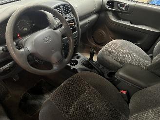 Hyundai Santa Fe Santa Fe I SUV 2.4 16V 4x4 (G4JS) [107kW]  (02-2001/02-2006) picture 16