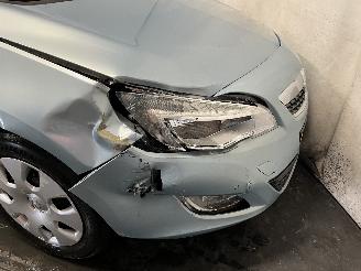 Opel Astra Astra J (PC6/PD6/PE6/PF6) Hatchback 5-drs 1.6 16V (A16XER(Euro 5)) [85=
kW]  (12-2009/10-2015) picture 9