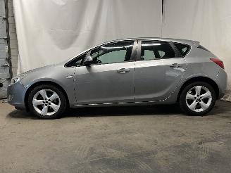 Opel Astra Astra J (PC6/PD6/PE6/PF6) Hatchback 5-drs 1.6 16V (A16XER(Euro 5)) [85=
kW]  (12-2009/10-2015) picture 4