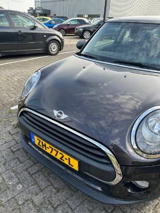 Tweedehands auto Mini Mini Mini (F56) Hatchback 3-drs 1.2 12V One (B38A12A) [75kW]  (04-2014/10-2=
017) 1980