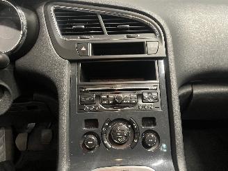 Peugeot 5008 5008 I (0A/0E) MPV 1.6 VTI 16V (EP6(5FW)) [88kW]  (09-2009/03-2017) picture 17