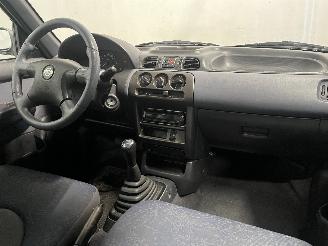 Nissan Micra Micra (K11) Hatchback 1.4 16V (CGA3DE) [60kW]  (09-2000/02-2003) picture 11