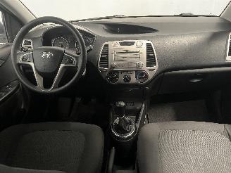 Hyundai I-20 i20 Hatchback 1.2i 16V (G4LA) [57kW]  (09-2008/12-2012) picture 12