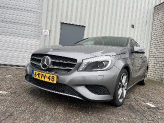 krockskadad bil auto Mercedes A-klasse A (W176) Hatchback 1.6 A-180 16V (M270.910) [90kW]  (09-2012/05-2018) 2013/7
