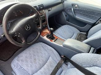 Mercedes C-klasse C (W203) Sedan 1.8 C-180K 16V (M271.946) [105kW]  (05-2002/02-2007) picture 12