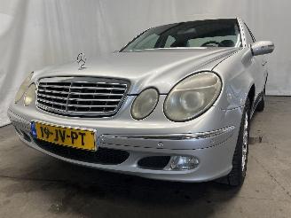 krockskadad bil auto Mercedes E-klasse E (W211) Sedan 2.6 E-240 V6 18V (M112.913) [130kW]  (03-2002/12-2008) 2002/9