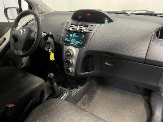 Toyota Yaris Yaris II (P9) Hatchback 1.0 12V VVT-i (1KR-FE) [51kW]  (08-2005/12-201=
1) picture 15