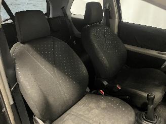 Toyota Yaris Yaris II (P9) Hatchback 1.0 12V VVT-i (1KR-FE) [51kW]  (08-2005/12-201=
1) picture 14