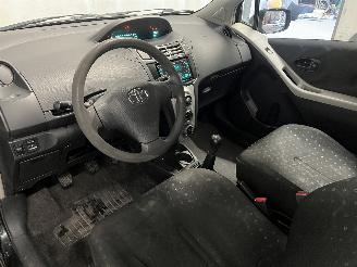 Toyota Yaris Yaris II (P9) Hatchback 1.0 12V VVT-i (1KR-FE) [51kW]  (08-2005/12-201=
1) picture 17