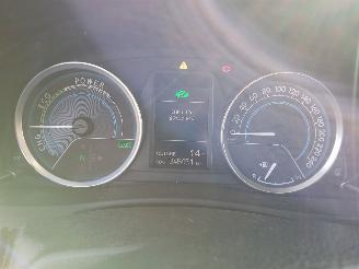 Toyota Auris Auris (E18) Hatchback 5-drs 1.8 16V Hybrid (2ZRFXE) [100kW]  (10-2012/=
03-2019) picture 2