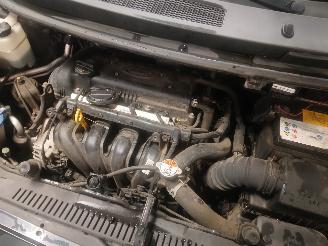 Kia Venga Venga MPV 1.4 CVVT 16V (G4FA) [66kW]  (02-2010/03-2019) picture 27