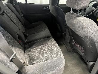 Hyundai Santa Fe Santa Fe I SUV 2.4 16V 4x4 (G4JS) [107kW]  (02-2001/02-2006) picture 14