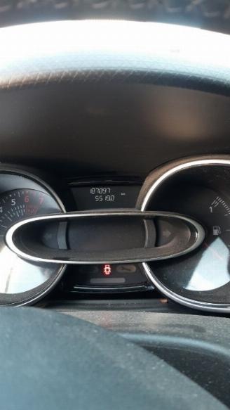 Renault Clio Clio IV Estate/Grandtour (7R) Combi 5-drs 0.9 Energy TCE 90 12V (H4B-4=
08(H4B-B4)) [66kW]  (01-2013/08-2021) picture 2