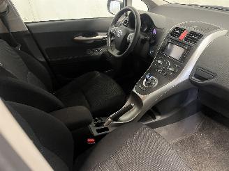 Toyota Auris Auris (E15) Hatchback 1.8 16V HSD Full Hybrid (2ZRFXE) [100kW]  (09-20=
10/09-2012) picture 15