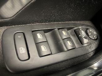 Peugeot 2008 2008 (CU) MPV 1.2 Vti 12V PureTech 82 (EB2F(HMZ)) [60kW]  (03-2013/12-=
2018) picture 16