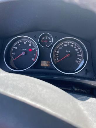 Opel Zafira Zafira (M75) MPV 1.8 16V Ecotec (Z18XER(Euro 4)) [103kW]  (07-2005/04-=
2015) picture 2