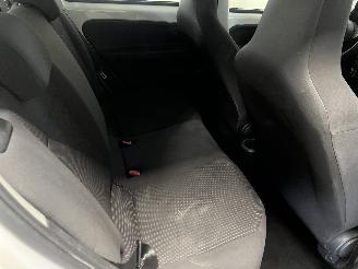 Volkswagen Up! Up! (121) Hatchback 1.0 12V 60 (CHYA) [44kW]  (08-2011/08-2020) picture 13