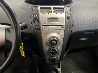 Toyota Yaris Yaris II (P9) Hatchback 1.3 16V VVT-i (2SZFE) [64kW]  (08-2005/11-2010=
) picture 19