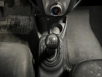 Toyota Yaris Yaris II (P9) Hatchback 1.0 12V VVT-i (1KR-FE) [51kW]  (08-2005/12-201=
1) picture 24