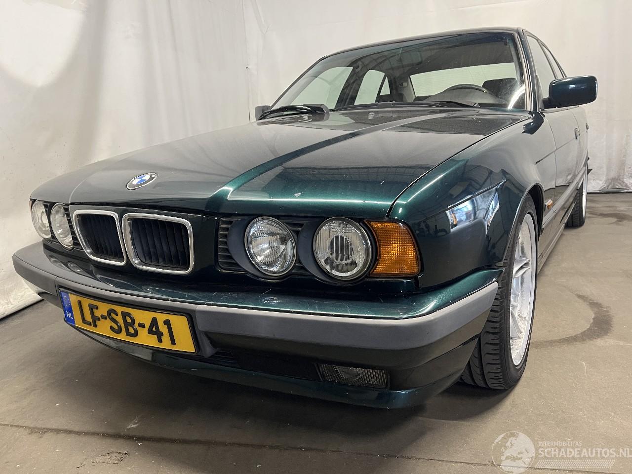 BMW 5-serie 5 serie (E34) Sedan 525i 24V (M50-B25(256S2)) [141kW]  (03-1990/08-199=
5)