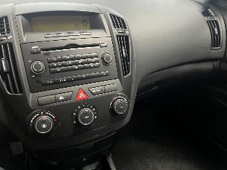 Kia Cee d Cee'd Sporty Wagon (EDF) Combi 1.4 16V (G4FA) [80kW]  (09-2007/12-2012=
) picture 20