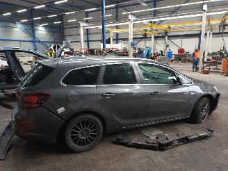 Opel Astra Astra J Sports Tourer (PD8/PE8/PF8) Combi 1.4 Turbo 16V (A14NET(Euro 5=
)) [88kW]  (10-2010/04-2016) picture 3