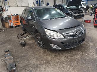 Opel Astra Astra J Sports Tourer (PD8/PE8/PF8) Combi 1.4 Turbo 16V (A14NET(Euro 5=
)) [88kW]  (10-2010/04-2016) picture 2