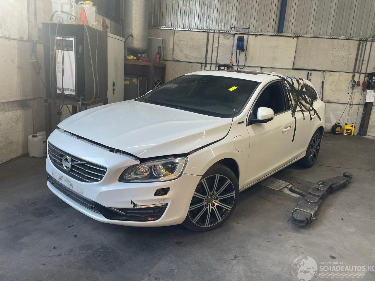 Volvo V-60 V60 I (FW/GW) Combi 2.4 D6 20V Plug-in Hybrid AWD (D82PHEV) [206kW]  (=
06-2012/12-2015)
