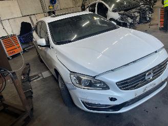 Volvo V-60 V60 I (FW/GW) Combi 2.4 D6 20V Plug-in Hybrid AWD (D82PHEV) [206kW]  (=
06-2012/12-2015) picture 2