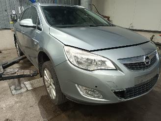 Opel Astra Astra J Sports Tourer (PD8/PE8/PF8) Combi 1.6 Turbo 16V (A16LET(Euro 5=
)) [132kW]  (10-2010/10-2015) picture 2