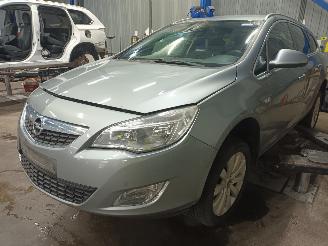 Vrakbiler auto Opel Astra Astra J Sports Tourer (PD8/PE8/PF8) Combi 1.6 Turbo 16V (A16LET(Euro 5=
)) [132kW]  (10-2010/10-2015) 2011/6