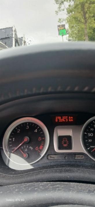 Renault Clio Clio III (BR/CR) Hatchback 1.5 dCi FAP (K9K-770(K9K-67)) [65kW]  (08-2=
010/12-2014) picture 2