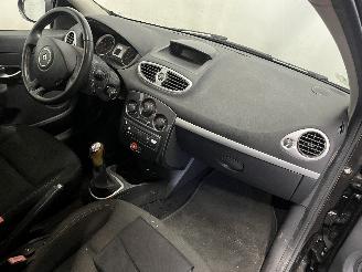 Renault Clio Clio III (BR/CR) Hatchback 1.5 dCi FAP (K9K-770(K9K-67)) [65kW]  (08-2=
010/12-2014) picture 12