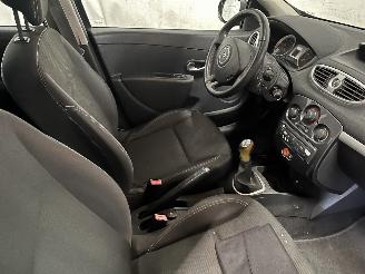 Renault Clio Clio III (BR/CR) Hatchback 1.5 dCi FAP (K9K-770(K9K-67)) [65kW]  (08-2=
010/12-2014) picture 13