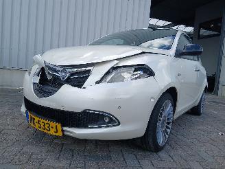 Voiture accidenté Lancia Ypsilon Ypsilon (312) Hatchback 0.9 TwinAir 85 (312.A.2000(Euro 5)) [63kW]  (0=
5-2011/...) 2011/12