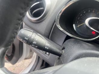 Renault Clio Clio IV Estate/Grandtour (7R) Combi 5-drs 0.9 Energy TCE 90 12V (H4B-4=
00(H4B-A4)) [66kW]  (01-2013/08-2021) picture 12
