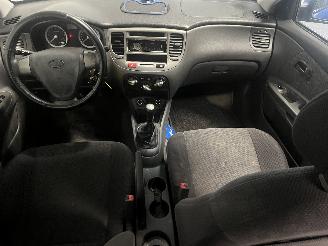 Kia Rio Rio II (DE) Hatchback 1.4 16V (G4EE) [71kW]  (03-2005/12-2011) picture 10